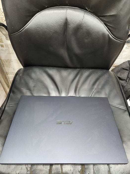 Современный ноутбук Asus сумка мышка в комплекте