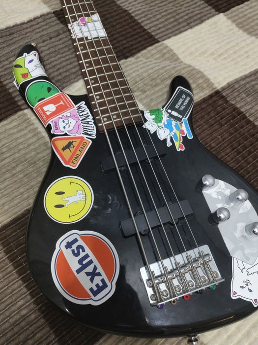 Продам бас гитару Cort