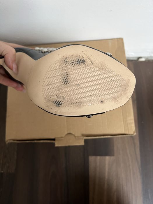 Sandale cu toc Zara, 36, negre, piele naturala cu insertii metalice