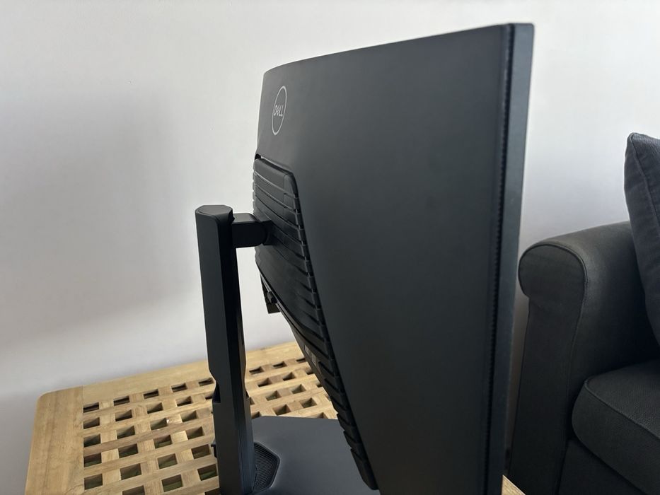 Продавам геймърски монитор DELL