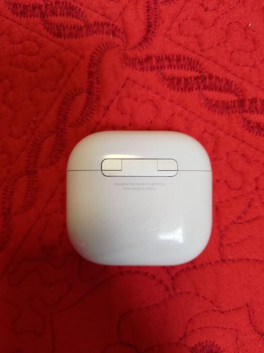 Apple AirPods 4 cu Active Noise Cancellation – stare perfectă