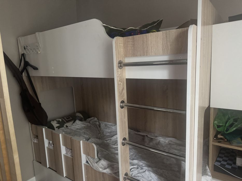 Продам двух ярусную кровать