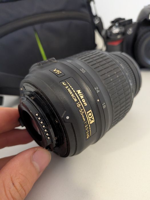 Nikon D3100 DSLR Obiectiv 18-55mm in stare foarte buna cu Geanta și toată accesoriile
