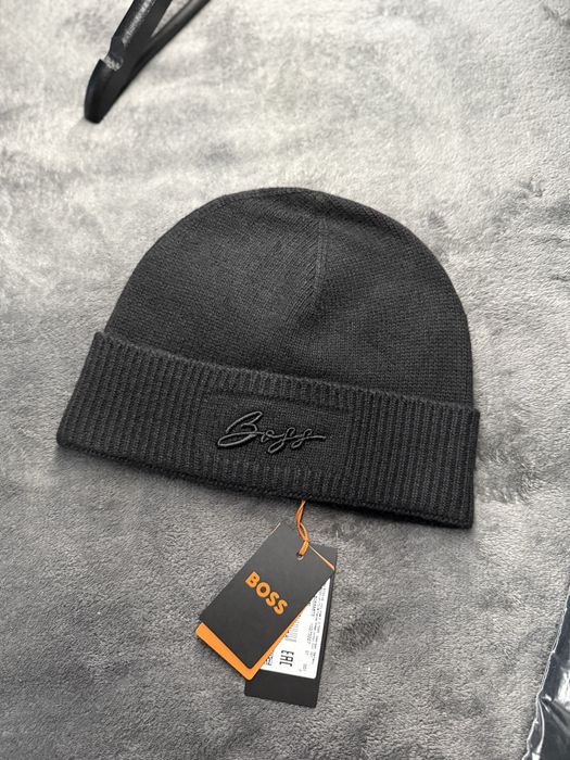 Boss caciula Landrenia neagra unisex mix lana vascoza noua originala