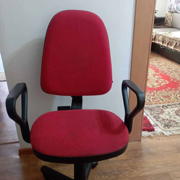 Стул офисный компьютерный