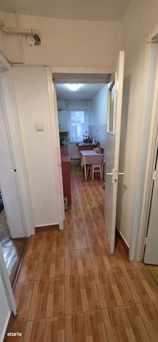 Apartament cu 3 camere de vanzare in Campina