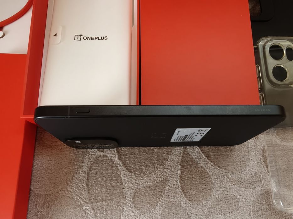 OnePlus 15R 12/512Gb перфектен с гаранция