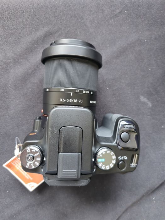 DSLR-A100 Sony с обектив чисто нови