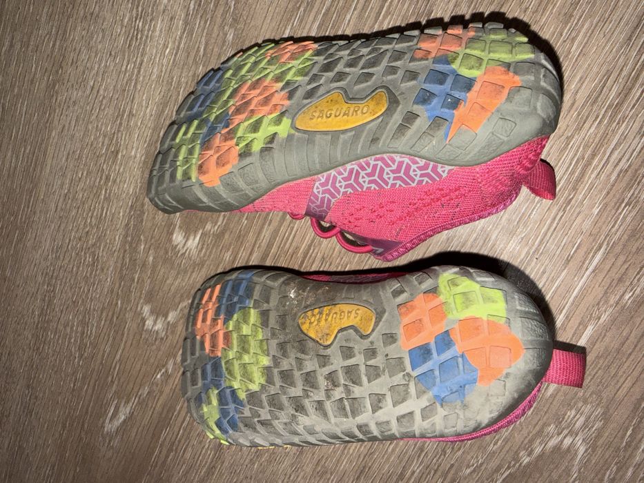 Продам детские кроссовки