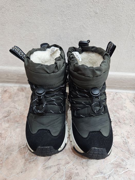 Продам зимние ботинки 26 р.