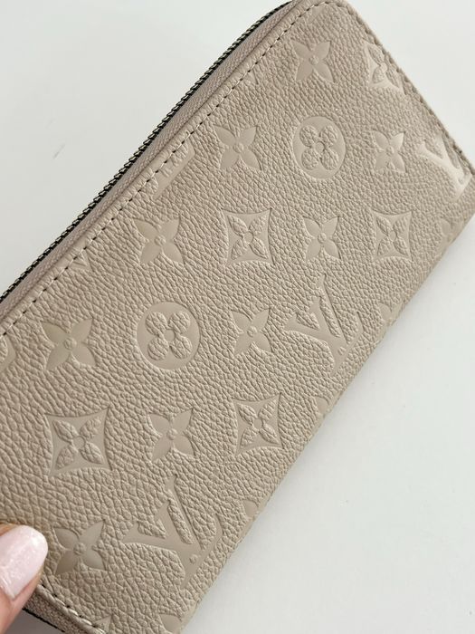 Portofel superb Louis Vuitton, crem, nou