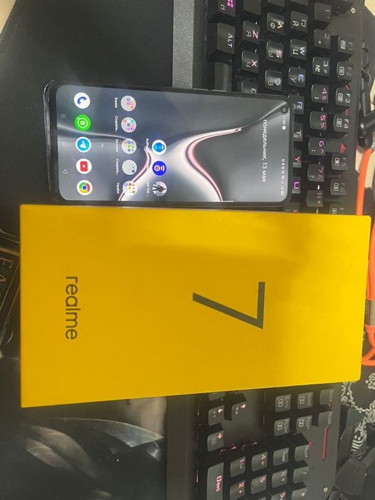 Продам смартфон Realme 7