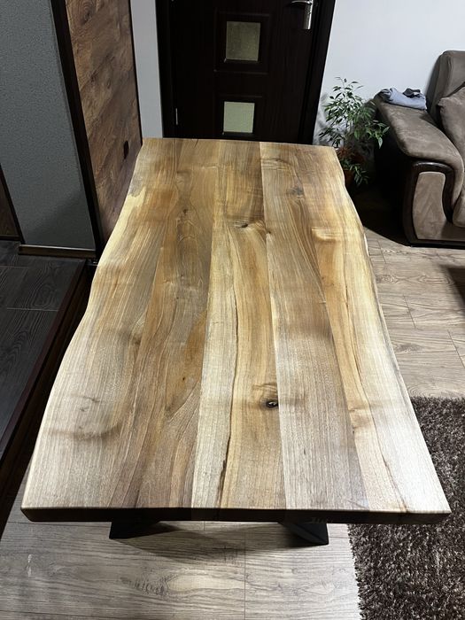 Трапезна маса от орех