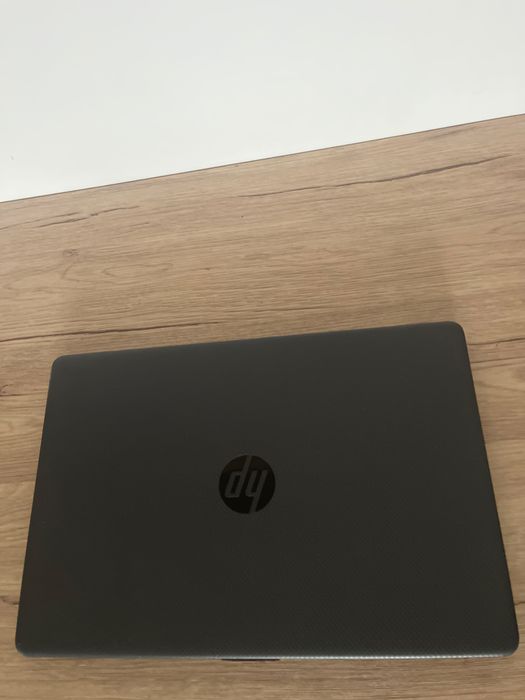 Laptop HP 15s, AMD Athlon Silver 3050U, SSD 256GB, stare foarte bună, baterie bună