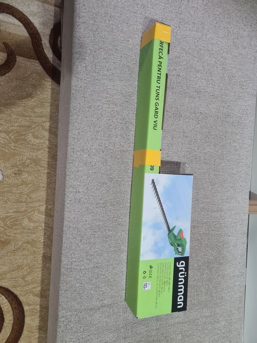 Foarfeca electrica pentru tuns gard viu