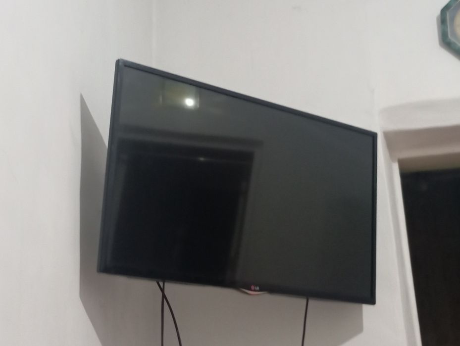 Телевизор LG. 42 дюйма.Требуется ремонт.
