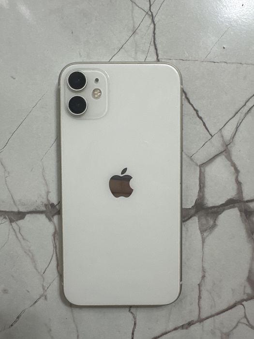 iPhone 11 ,коробка есть + в подарк очень много чехлов