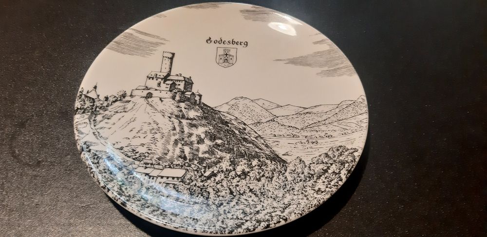 Декоративни рисувани чинии