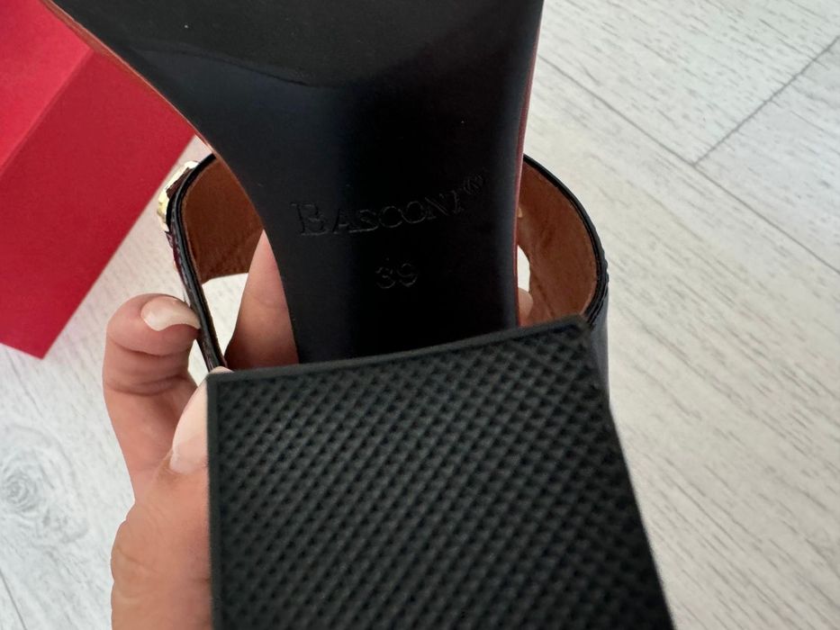 Продам босоножки BASCONİ