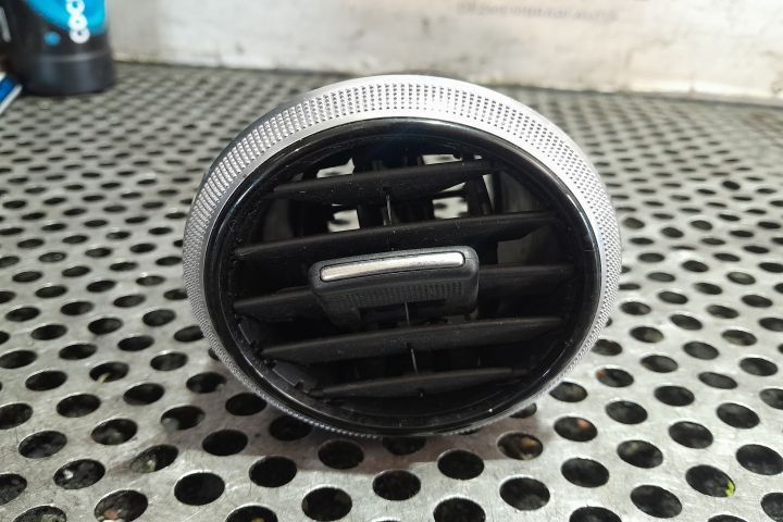 Grila ventilatie bord centru 8P0820901A 8P0820901A Audi A3 8P/8PA [2t