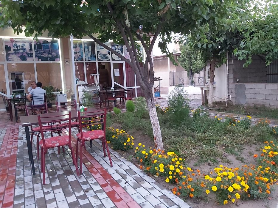 ARENDA OSHXONA ishlab turibdi xamma jixozlari bilan