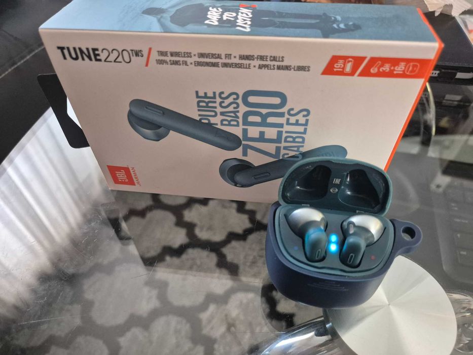 Безжични слушалки - "JBL Tune 220"