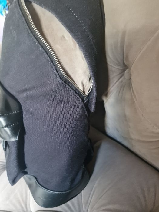 Ghiozdan Balenciaga purtat