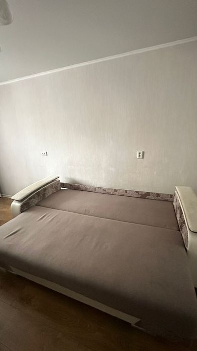 Продам диван  срочно