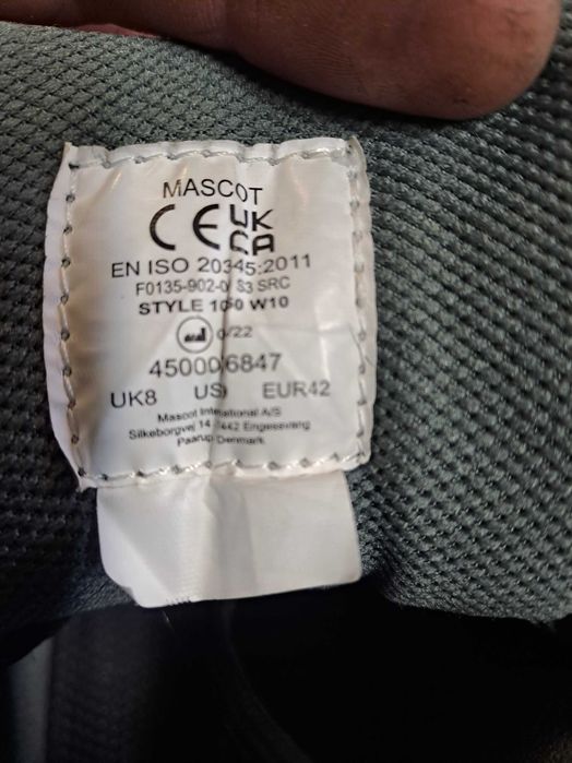 Bocanci protecție mascot