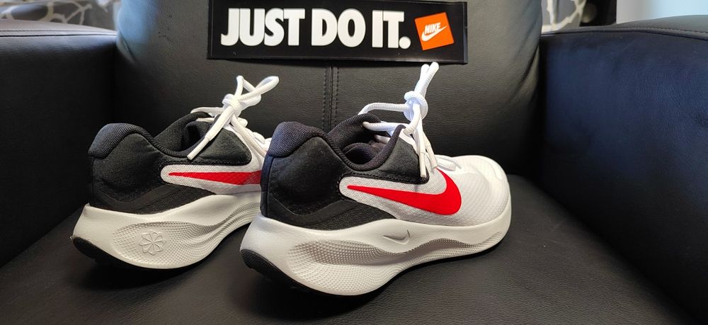 Nike Revolution 7,номер 38,5