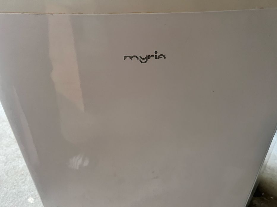 Vând mini frigider