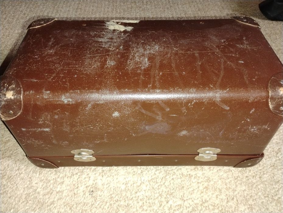 Geamantan carton vechi