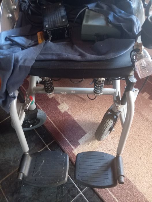 Четири колела за Инвалид със истоштена Батерия