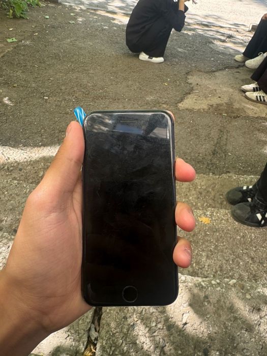 Продаю iPhone 8