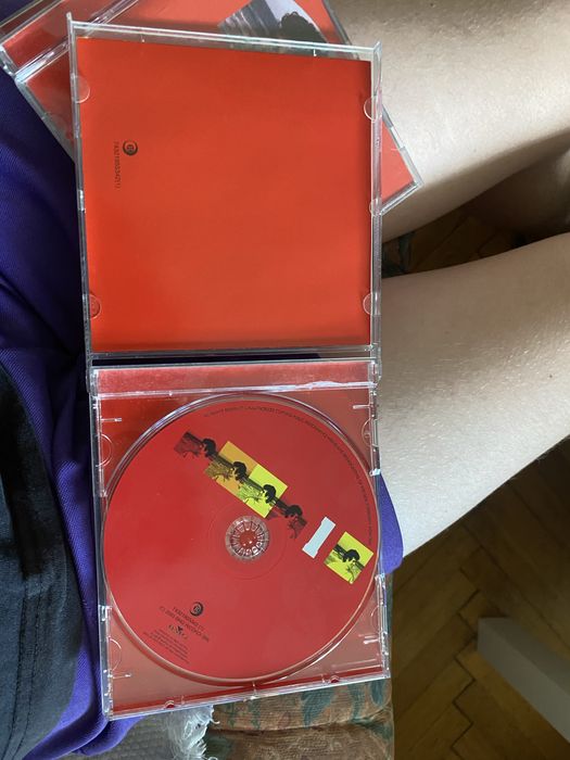 se vinde urgent dvd uri ,de muzica sau de filme