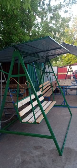 Продам садовую качелю.