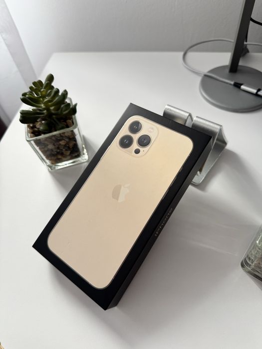 iPhone 13 Pro Max 128GB - Impecabil, zero zgârieturi + Cutie + 6 Huse