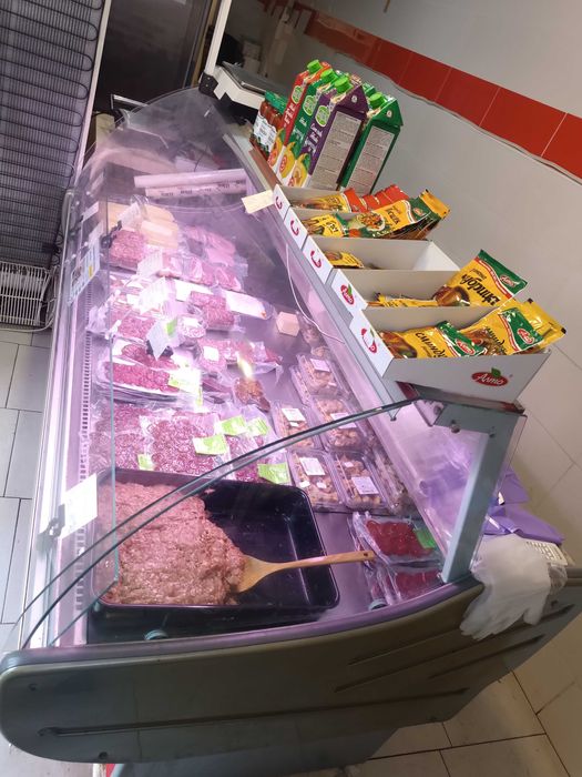 Хоризонтална витрина 2м. дължина на 1.15м. ширина .