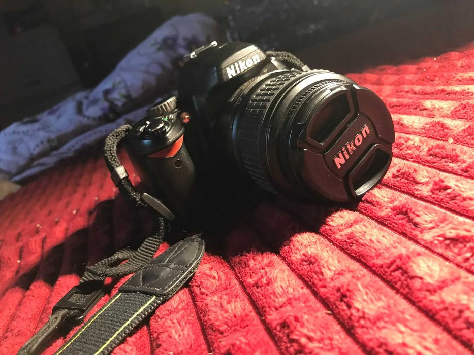 Vând Nikon D60 body +obiectiv