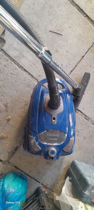 Пылесос.   Elenbrg 1800 w