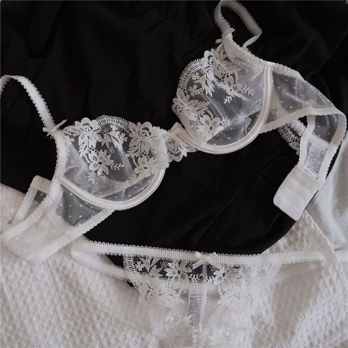 Ayollar ich kiyimi yangi Tug'ridan tug'ri Xitoydan keladi. Sifati zur