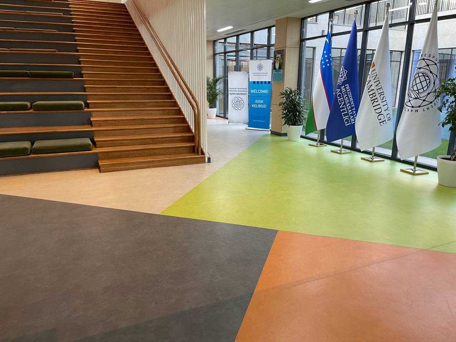 В наличии есть  Линолеум, Релин, ПВХ, Винил, фальшполы, Спорт покрытие