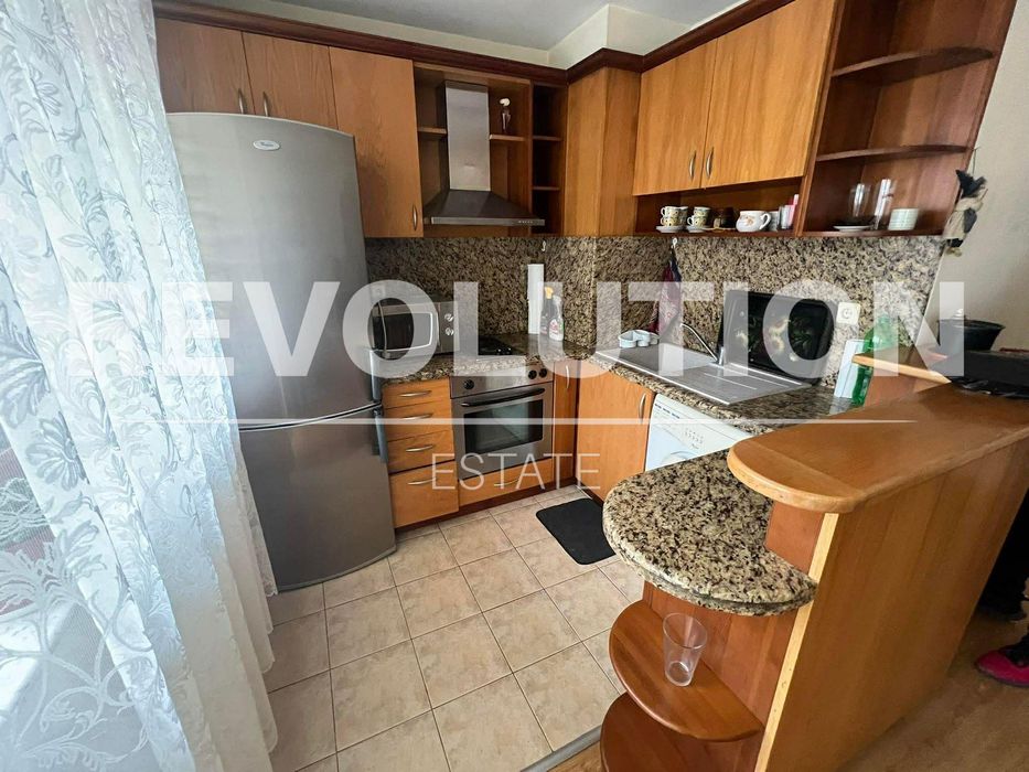 Тристаен апартамент в района на Цветен квартал!