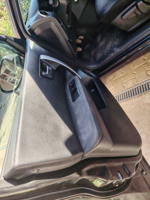 Set 4 panou tapiterie  usi /fete usi si Mocheta original Nissan Q J10