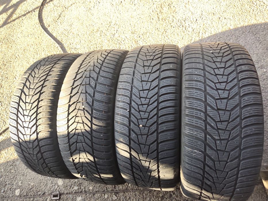 235/40/19" 4бр Hankook winter i sept evo3,dot3022,6mm