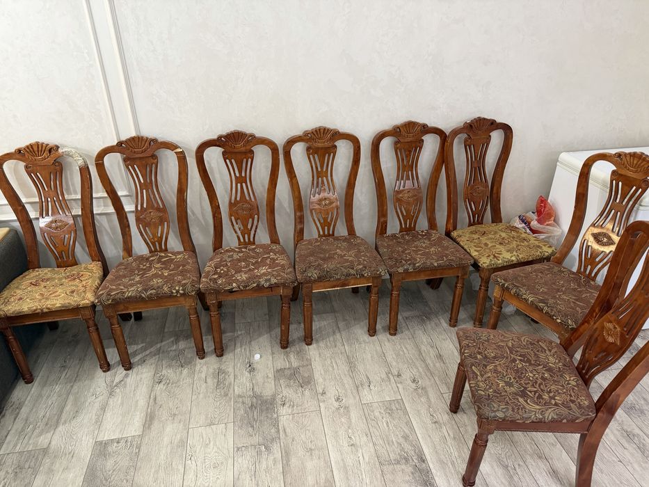 Стол и стулья хороший
