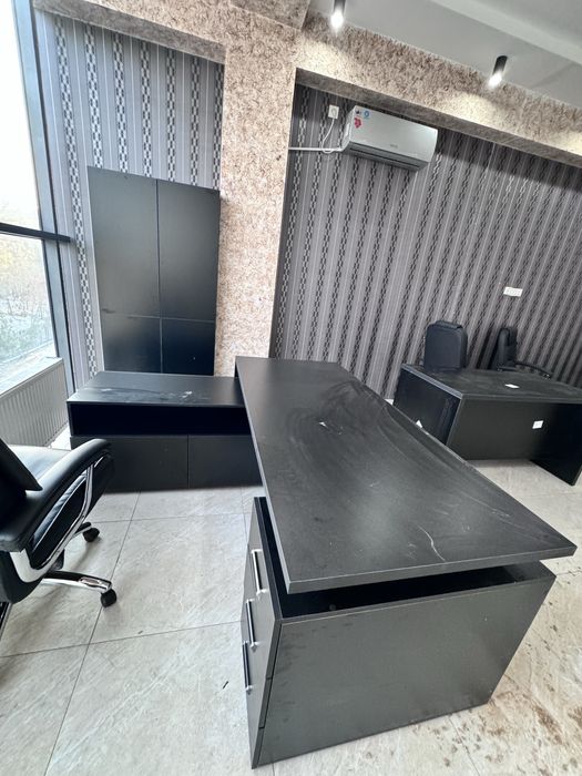 Стол директора. Офисный стол руководителя Стол для совещаний на заказ