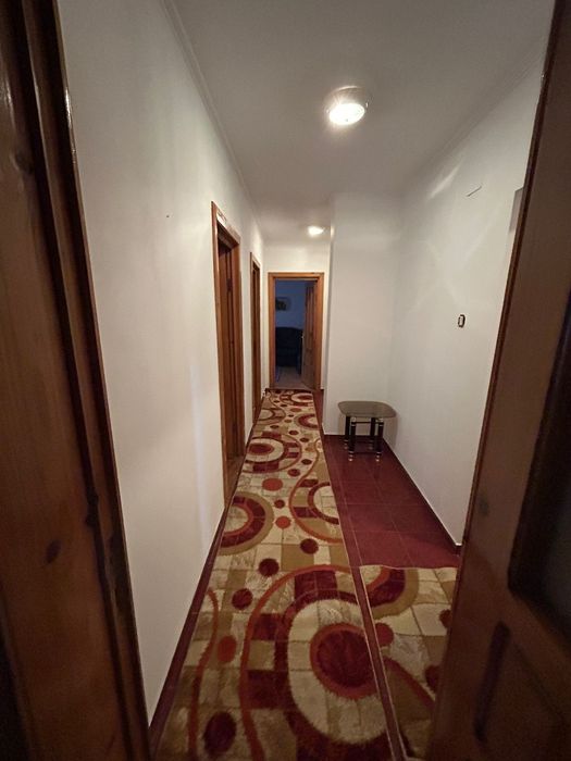 Apartament 3 camere de închiriat