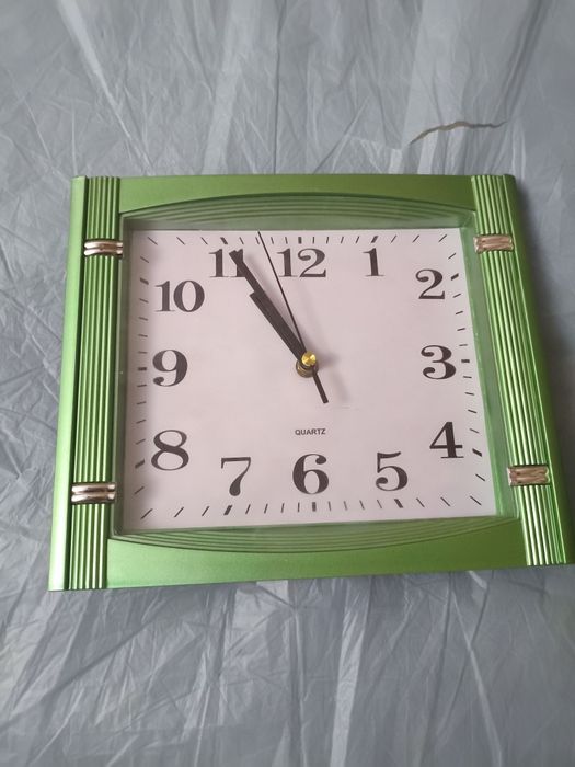 Продаю часы настенные