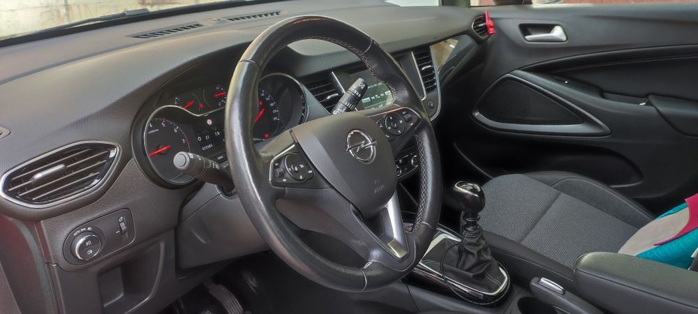 Автомобил Опел Кросленд